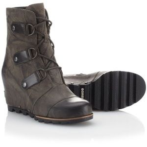Sorel Joan of Arctic Wedge Mid Boot Size 8